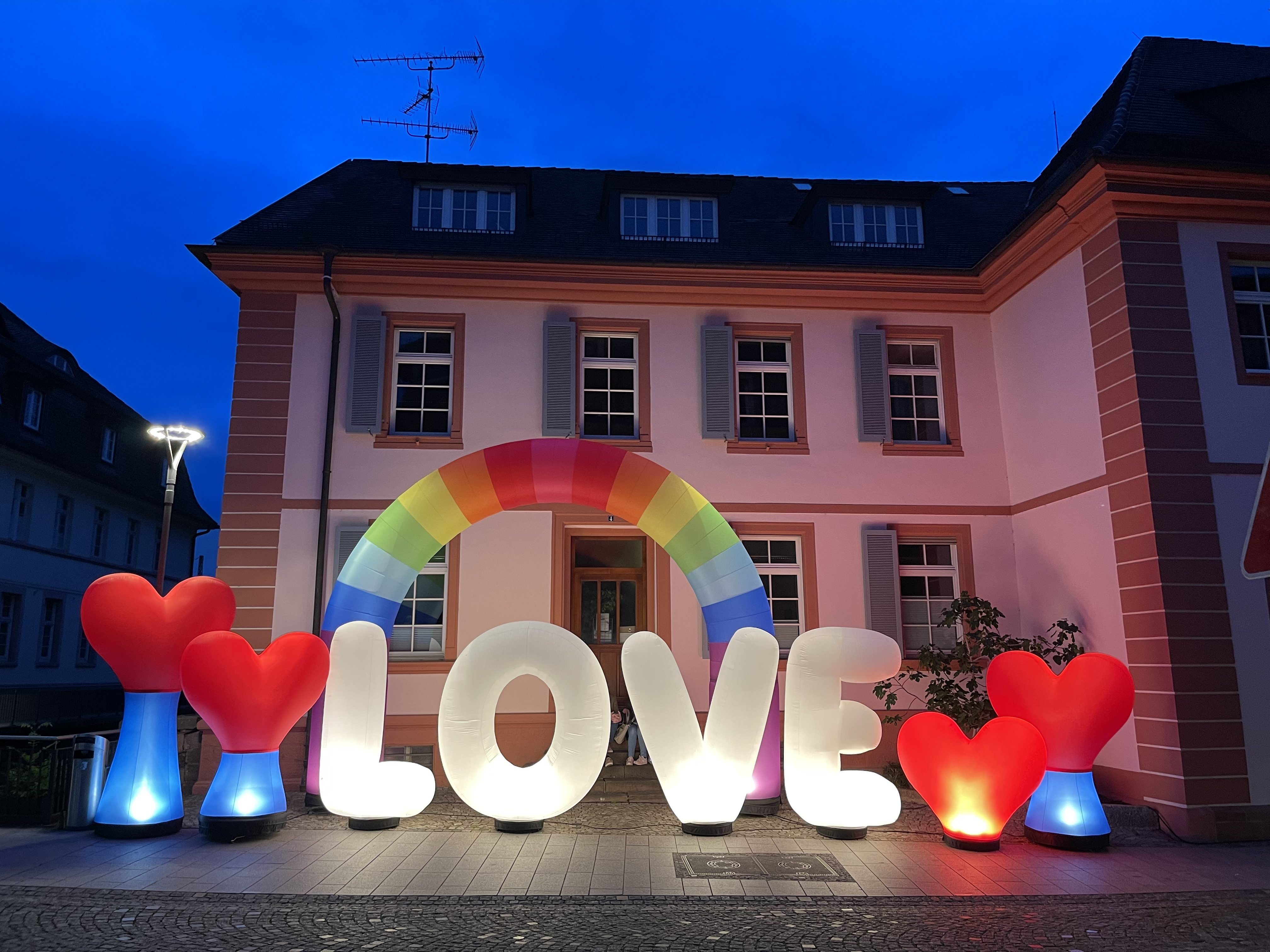 airLIGHT Aufblasbare Lichtobjekte Cone Leuchtskulptur Eventdekoration