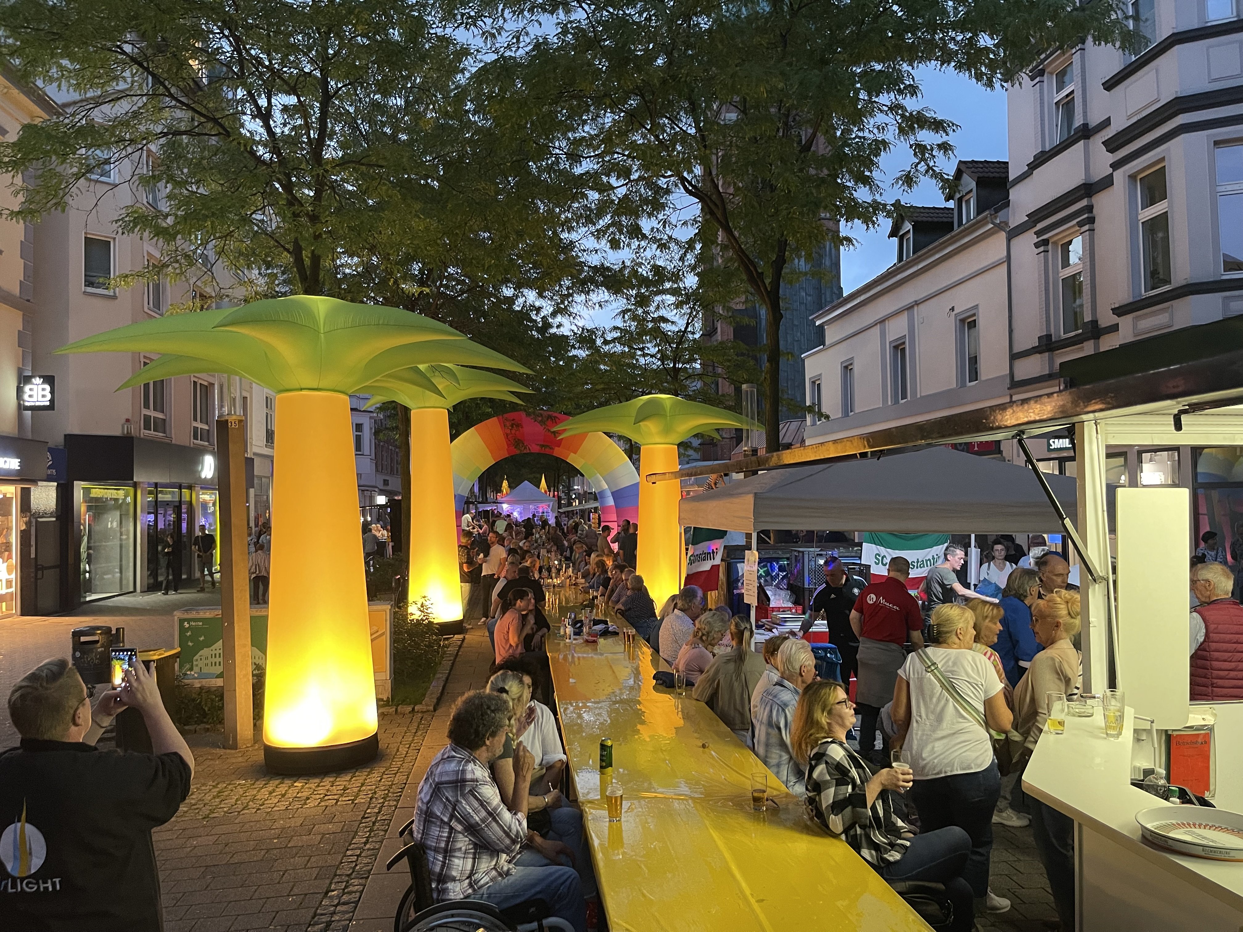 airLIGHT Aufblasbare Lichtobjekte Cone Leuchtskulptur Eventdekoration