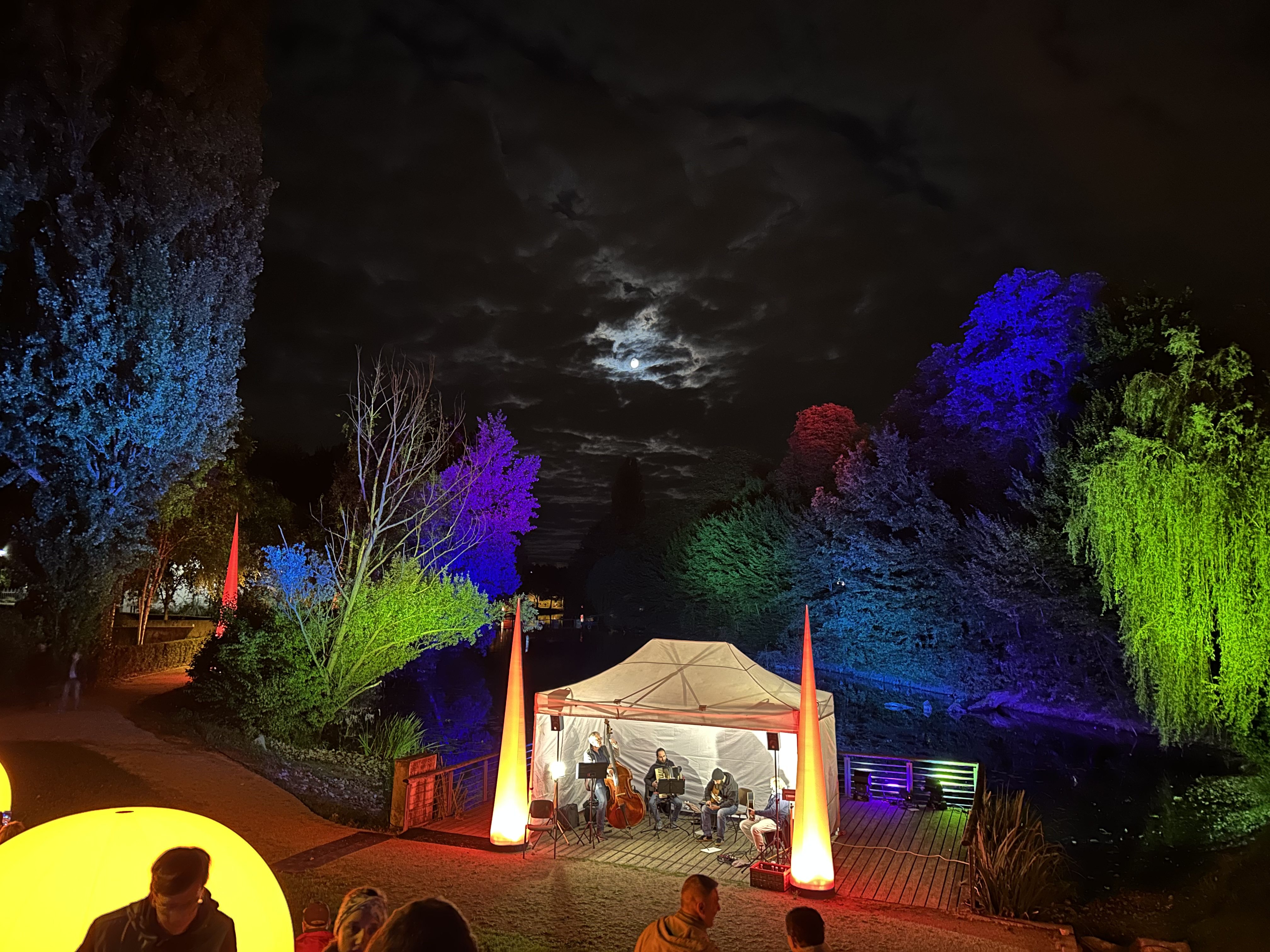 airLIGHT Aufblasbare Lichtobjekte Cone Leuchtskulptur Eventdekoration