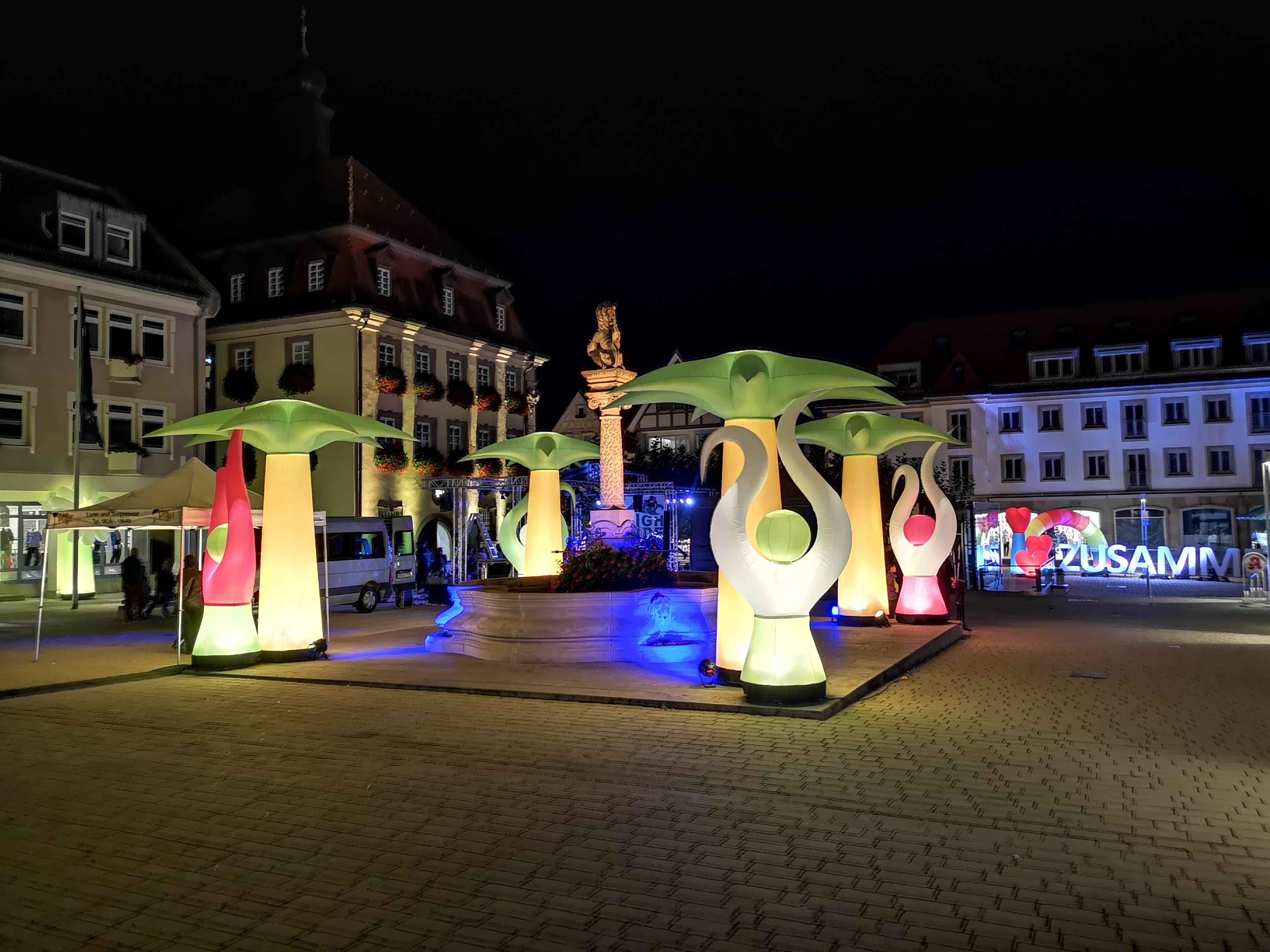 airLIGHT Aufblasbare Lichtobjekte Cone Leuchtskulptur Eventdekoration