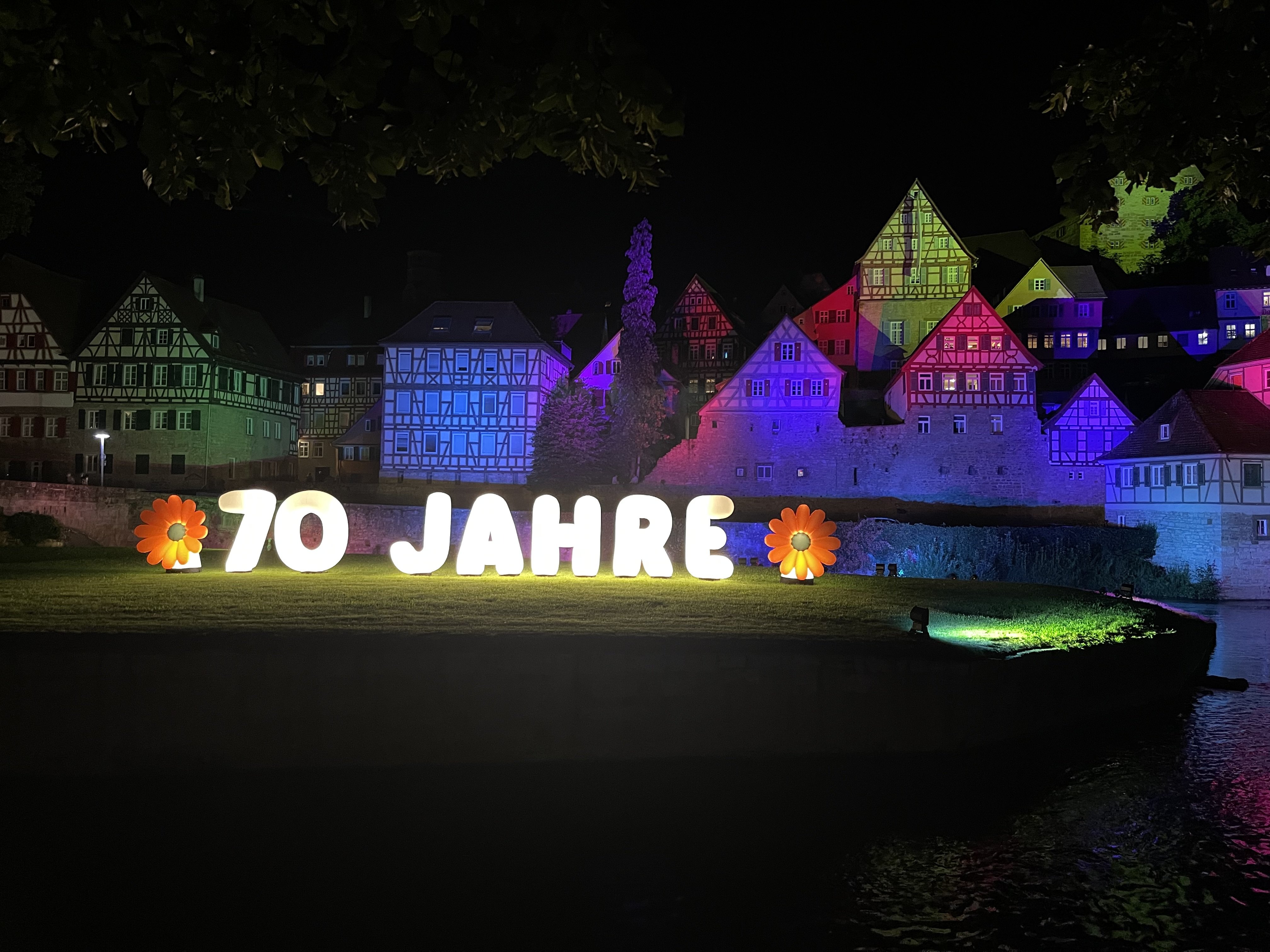 airLIGHT Aufblasbare Lichtobjekte Cone Leuchtskulptur Eventdekoration