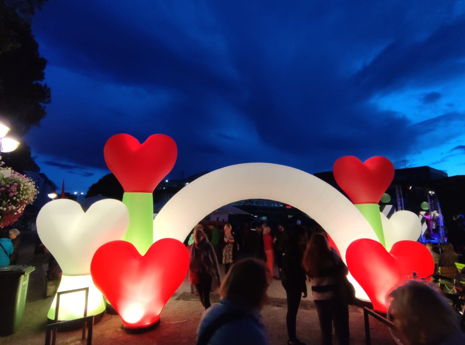 airLIGHT Aufblasbare Lichtobjekte Cone Leuchtskulptur Eventdekoration